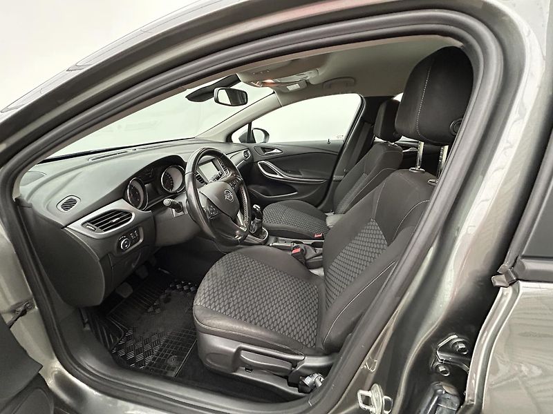 Opel Astra 1.6 CDTi Enjoy - fotka 10 z 24