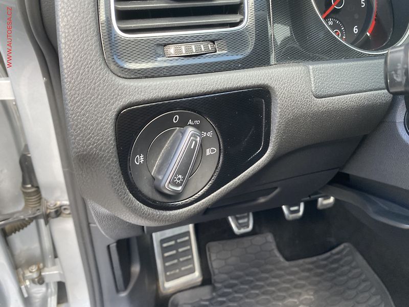 Volkswagen Golf (2013) 2.0 TDi VII, Navi, bixen - fotka 15 z 18