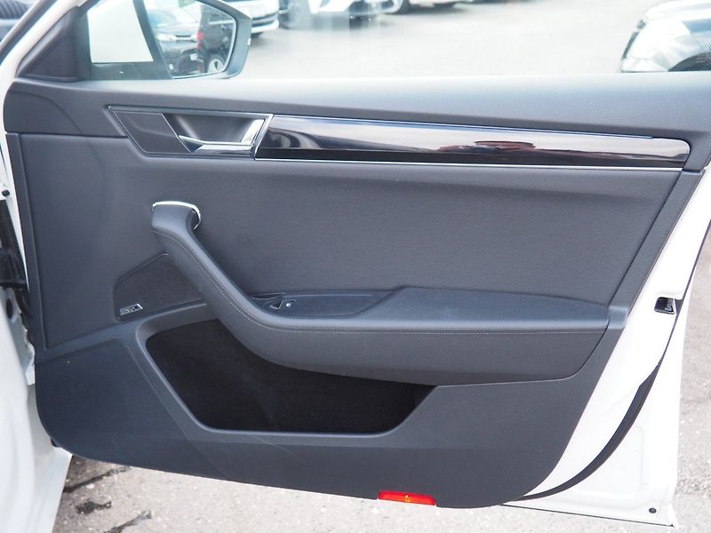 Škoda Superb (2021) 1.4 iV Hybrid L&K DSG Webasto - fotka 19 z 48