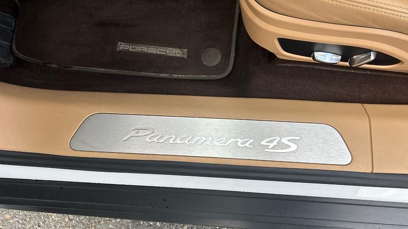 Porsche Panamera 4S Diesel 3956ccm  310kW 422PS - fotka 19 z 30