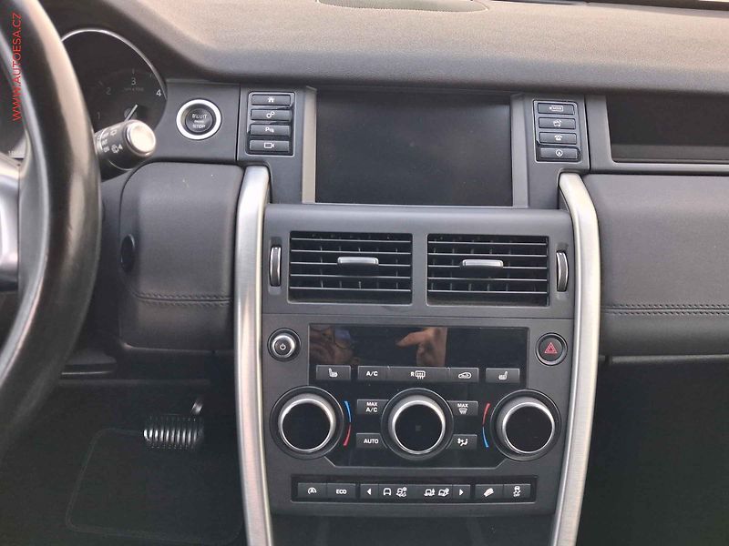 Land Rover Discovery Sport (2017) 2.0 TD4 4x4, AT, kůže, panor - fotka 12 z 17