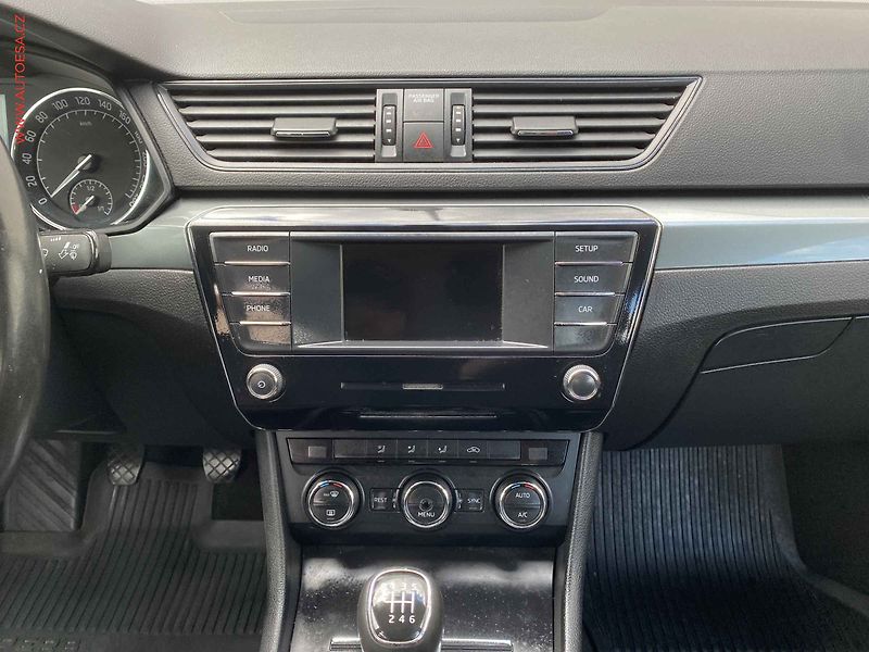 Škoda Superb (2015) 2.0 TDi, ČR, Active - fotka 12 z 16