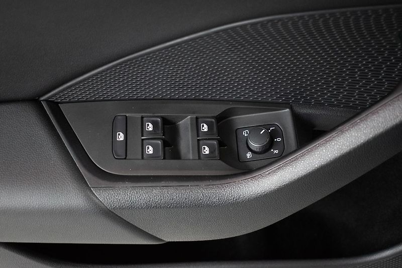 Škoda Octavia 2.0 TDI DSG*MASÁŽE*ACC*DPH* - fotka 14 z 38