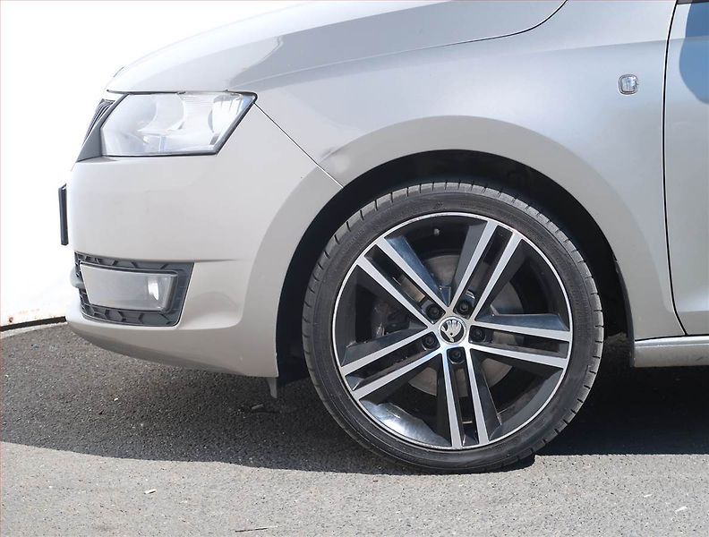 Škoda Rapid (2014) Spaceback 1.2 TSI, ČR,1.maj - fotka 14 z 19