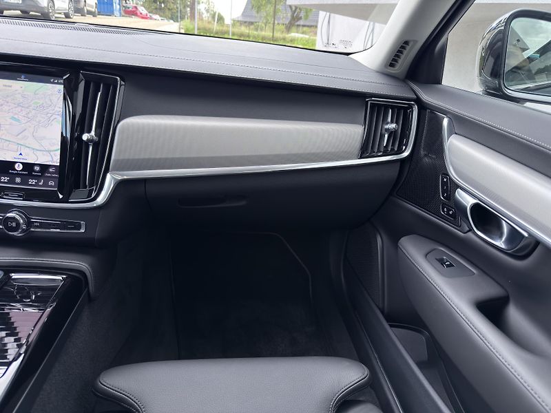 Volvo S90 T8 AWD // ULTIMATE // 335 kW - fotka 21 z 50