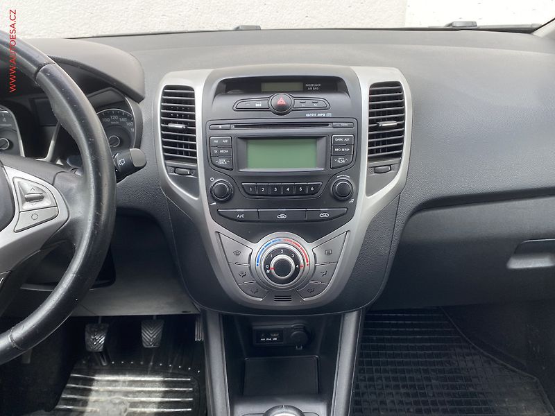 Hyundai ix20 (2012) 1.4i, ČR, Klima - fotka 12 z 16