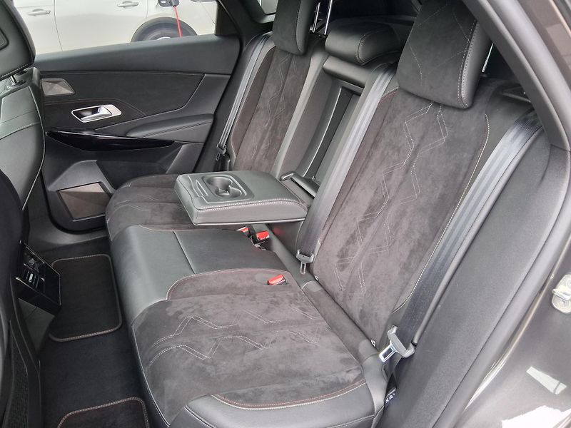 DS Automobiles DS7 Crossback PERF. LINE + E-TENSE 360K 4x4 - fotka 4 z 37
