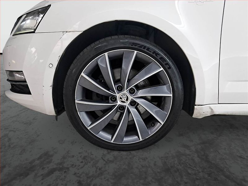 Škoda Octavia (2018) Laurin&Klement 2.0 TDI, 4X4 - fotka 15 z 17