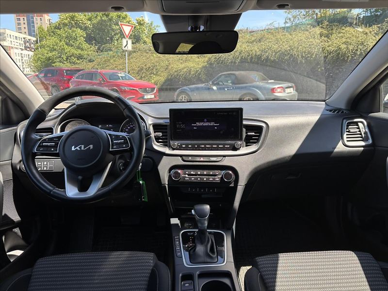 Kia Ceed 1,5 TGDi 118kW AT TOP KAMERA - fotka 9 z 43
