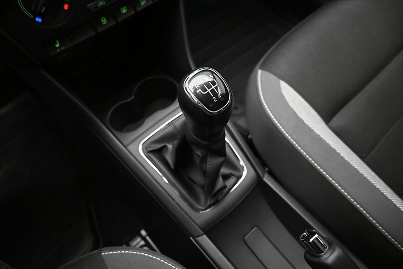 Škoda Rapid 1,0 TSI 70kW Ambition Plus Zár - fotka 21 z 28