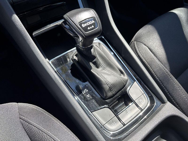 Škoda Karoq (2024) 2.0 TDI 4x4 DSG Fresh - fotka 14 z 31