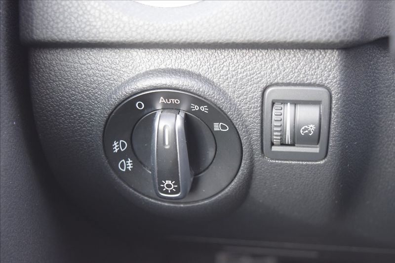 Volkswagen Tiguan 2,0 TDi 81KW R-LINE - fotka 29 z 51