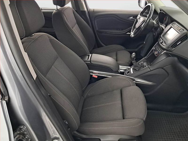 Opel Zafira (2018) 1.6 Turbo, 7 míst, Serv.kniha - fotka 9 z 20