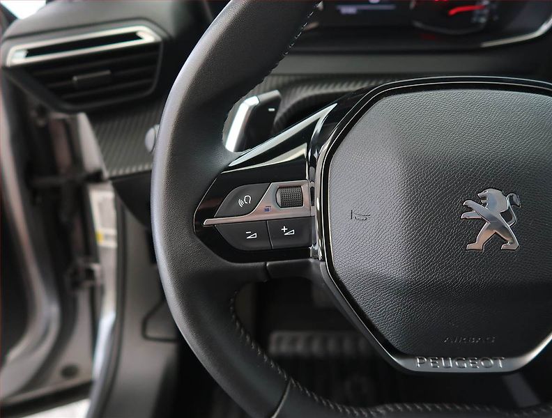 Peugeot 2008 (2022) Allure 1.2 PureTech, Automat - fotka 21 z 25