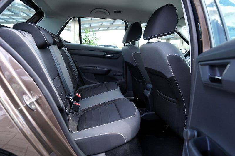 Škoda Fabia 1.0 TSI 81kW ČR/Al.kola/klima - fotka 27 z 38