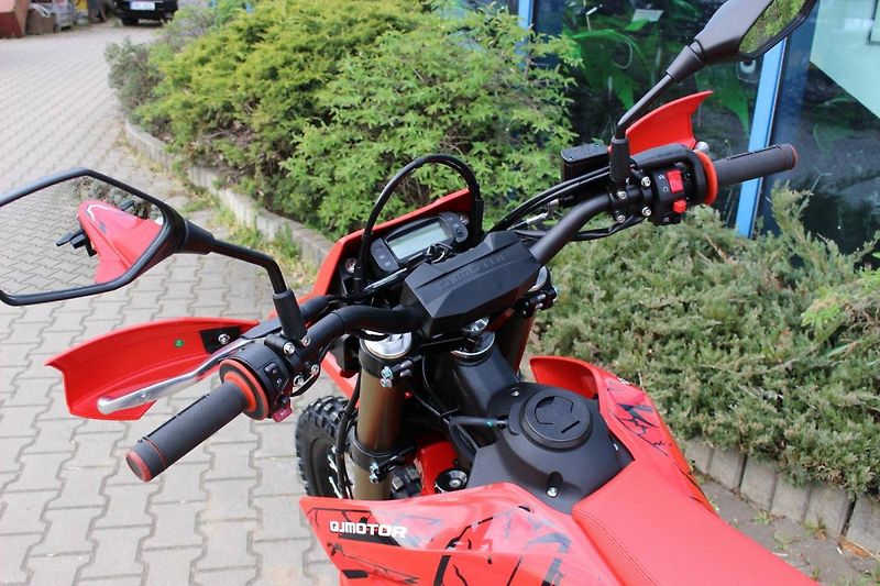 QJ Motor (2026) COV 125 X ENDURO 2026 SKLADEM - fotka 6 z 9