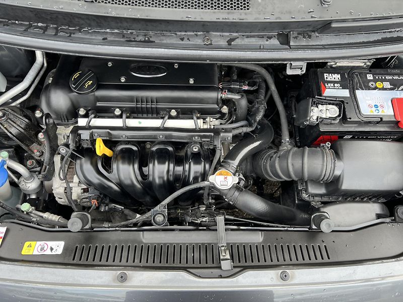 Kia Venga 1.4CVVT 66kw  KLIMA PANORAMA - fotka 32 z 38