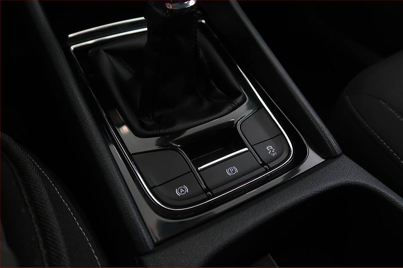Audi A4 (2009) 2.0 TDI, Xenony, Tempomat - fotka 14 z 15