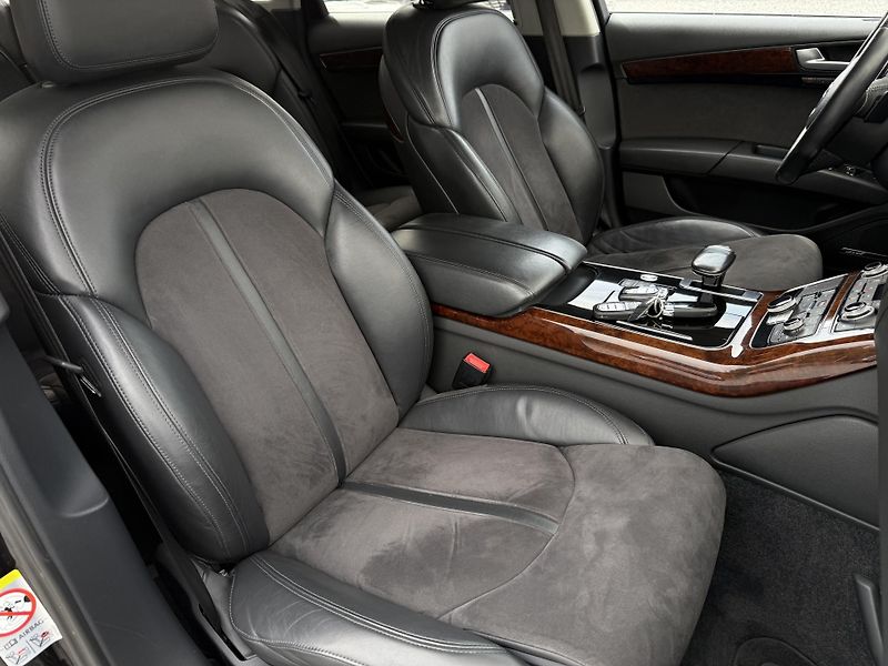 Audi A8 V8 4.2TDi Quattro BOSE LED - fotka 19 z 23