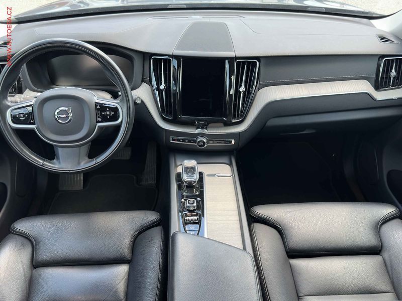 Volvo XC60 (2021) 2.0 D, AT, LED, kamera - fotka 8 z 19