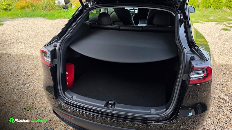 Tesla Model Y (2023) Standard Range | LFP, RWD, AMD - fotka 11 z 11