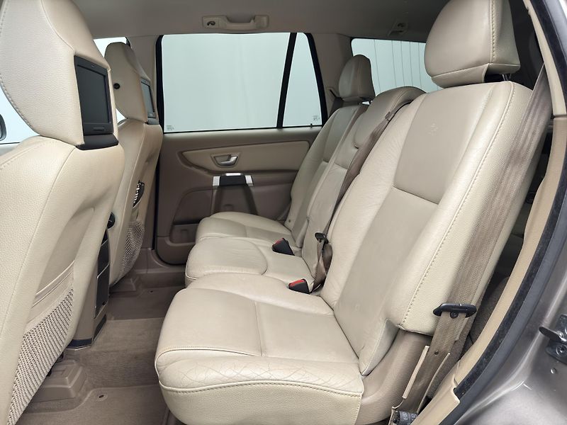 Volvo XC90 D5 AWD SUMMUM AUT CZ  - fotka 6 z 41