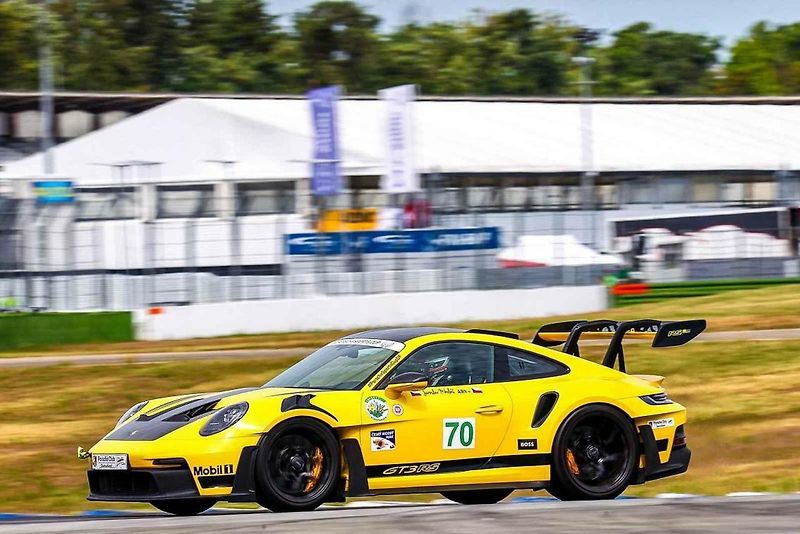 Sedmdesátiletý Jaroslav Mikoláš vyhrál celý německý seriál Porsche PCC Pro. Foto: se svolením J. Mikoláše