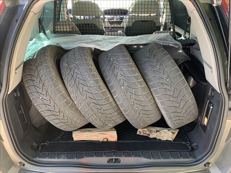 Citroën C4 Picasso 1,6 HDI AUTOMAT,EXCLUSIV,7.MÍS - fotka 19 z 21