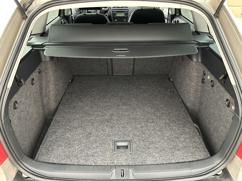 Škoda Octavia 2.0 TDI Elegance - fotka 23 z 24