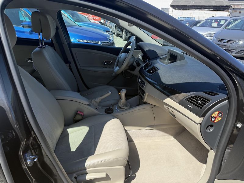 Renault Fluence 1.6 16V DIGIKLIMA NAVIGACE - fotka 9 z 13