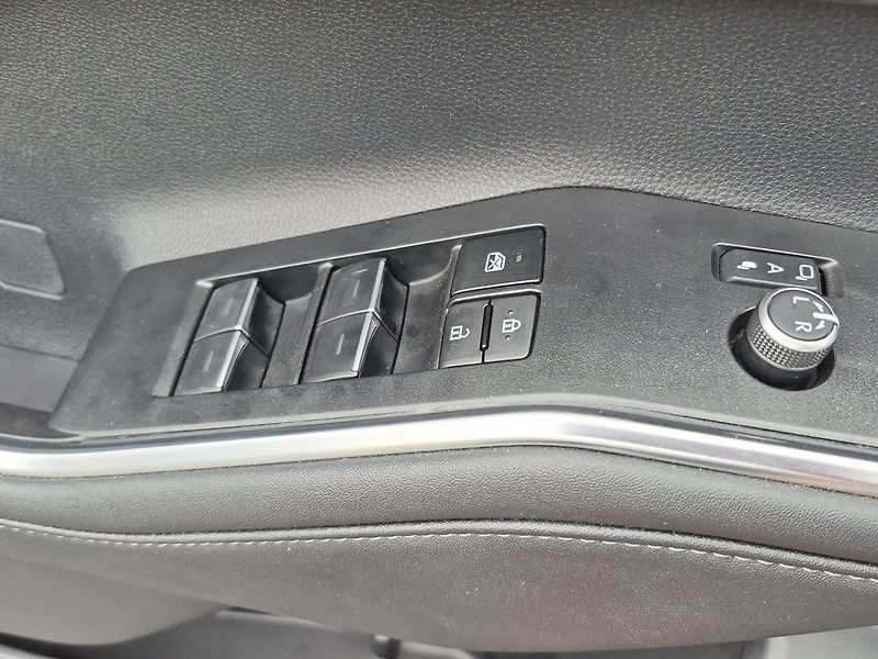 Toyota Highlander Executive 2,5 HEV 4x4 - fotka 21 z 27