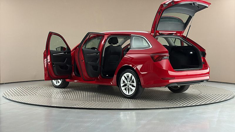 Škoda Octavia 2.0 TDI DSG Style Combi - fotka 7 z 25