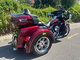 Harley-Davidson FLHTCUTG Tri Glide Ultra Classic (2015) - náhled 1