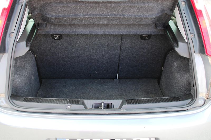Fiat Grande Punto (2007) 1,4i KLIMA EL.OKNA ALU17 KŮŽE - fotka 13 z 14