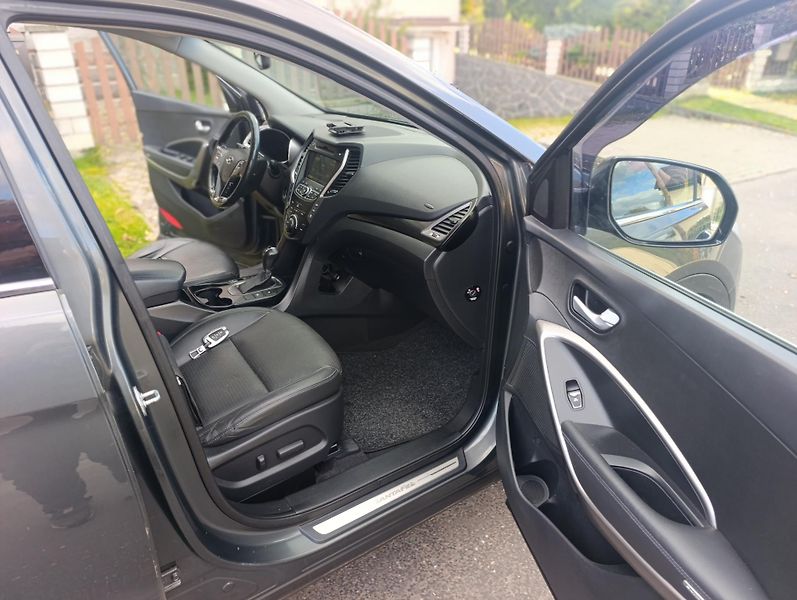 Hyundai Grand Santa Fe (2015) 2.2 CRDi 4x4 6míst tažné - fotka 13 z 20