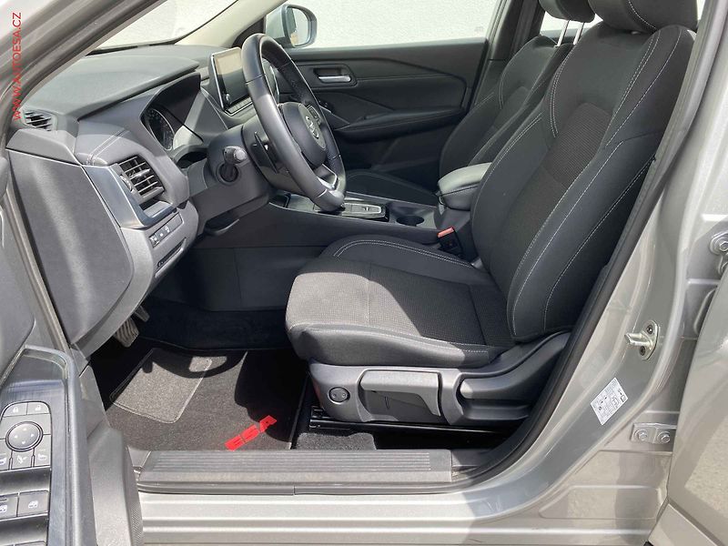Nissan Qashqai (2021) 1.3 DIG-T, ČR, AT, LED - fotka 9 z 19