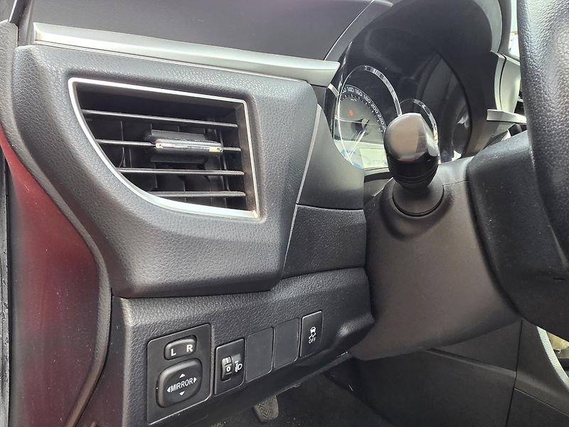 Toyota Corolla 1.6-AUT.KLIMA-KAMERA-PRAV.SERV - fotka 13 z 16