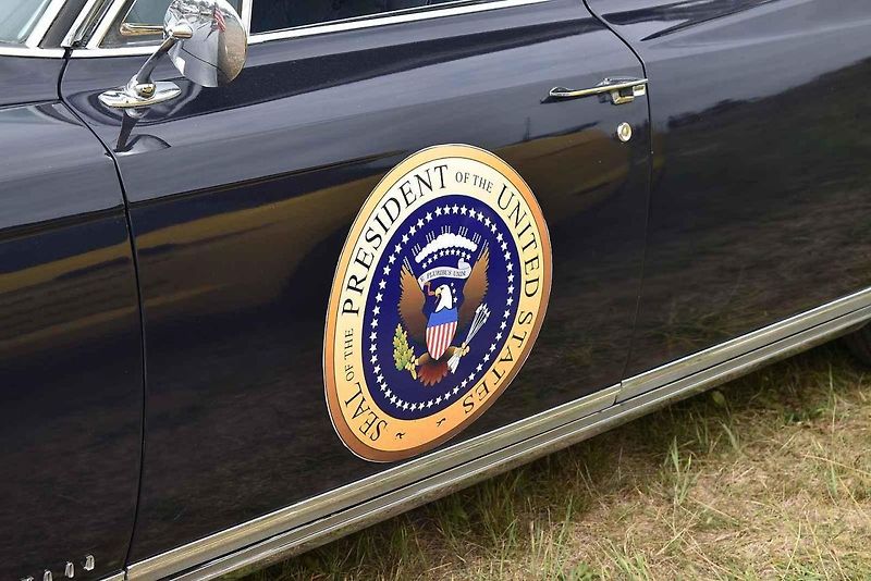 Pět stovek amerických korábů silnic se sjelo na sraz osmiválců Hradecká V8 na hradecké letiště.