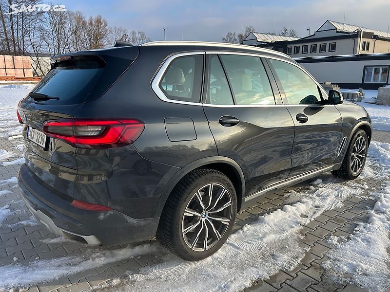 BMW X5 (2019) xDrive 40i - fotka 3 z 25