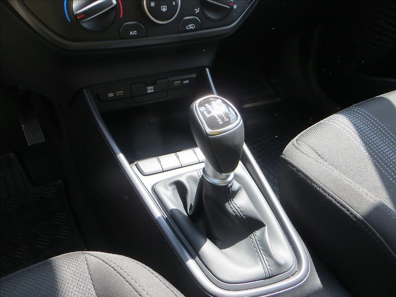 Hyundai Bayon 1,0 tGDI 74kW Comfort Club ČR - fotka 14 z 22