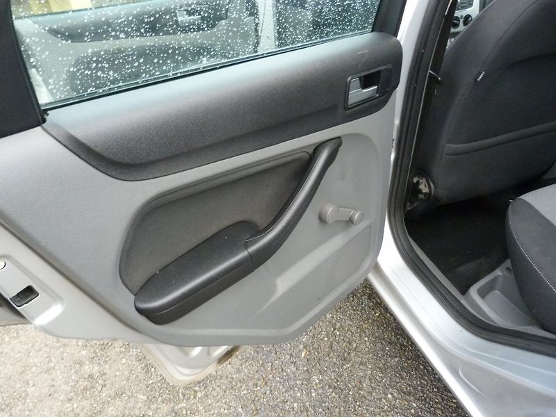 Ford Focus 1.6 16v - fotka 12 z 18