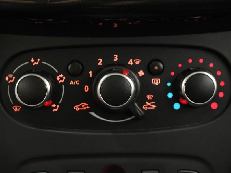 Dacia Sandero 1,2 i 54kW Arctica 99tkm.ČR - fotka 18 z 20