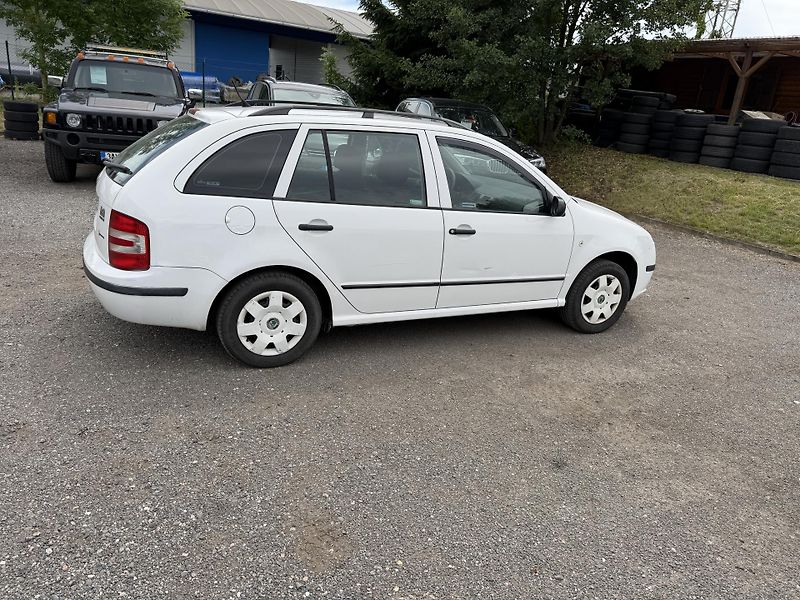 Škoda Fabia 1.2i - fotka 7 z 20
