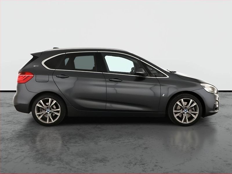 BMW Řada 2 (2016) 225xe Active Tourer, 4X4 - fotka 6 z 22