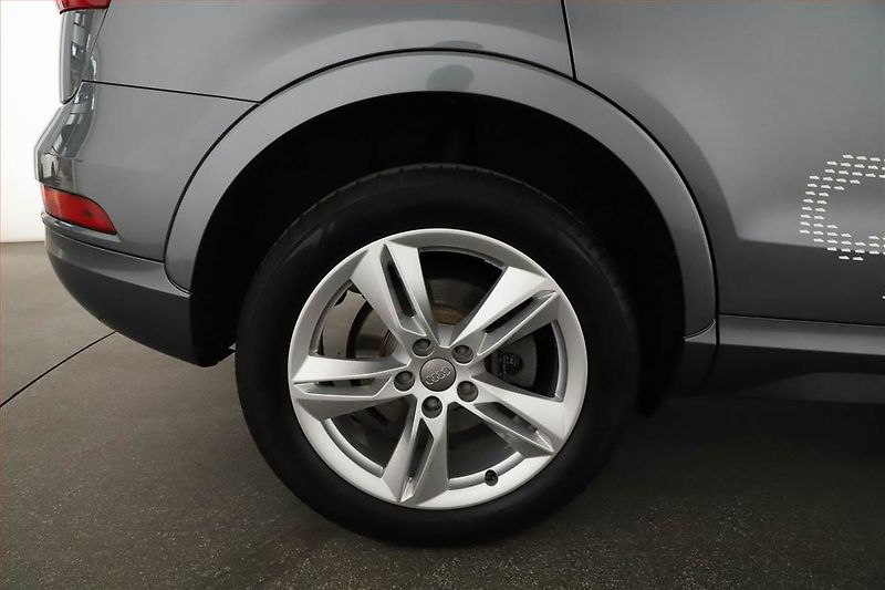 Audi Q3 (2015) 2.0 TDI, 4X4, Navi, Bi-Xenony - fotka 12 z 17