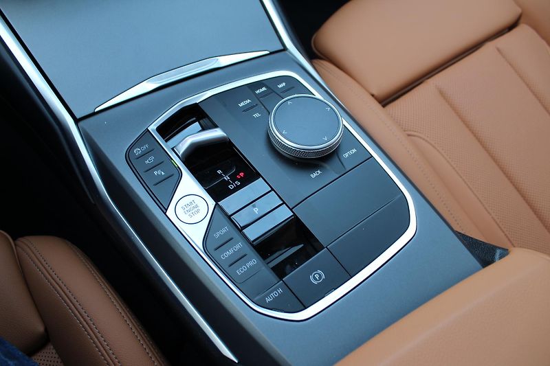 BMW Řada 3 320d xDrive Touring  - fotka 17 z 22