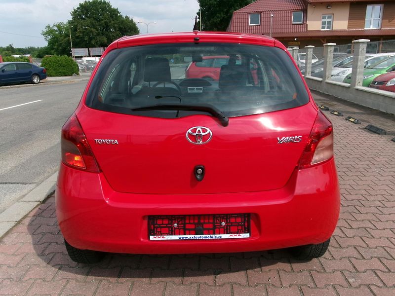 Toyota Yaris (2006) 1,0 VTT-i KLIMA - fotka 6 z 25