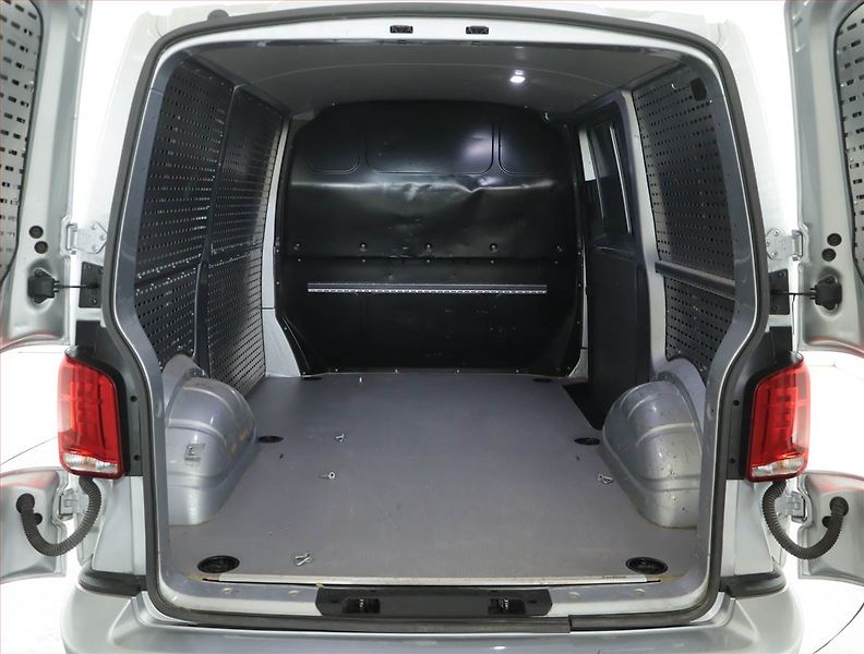 Volkswagen Transporter (2023) 2.0 TDI, ČR, 1Maj - fotka 12 z 16