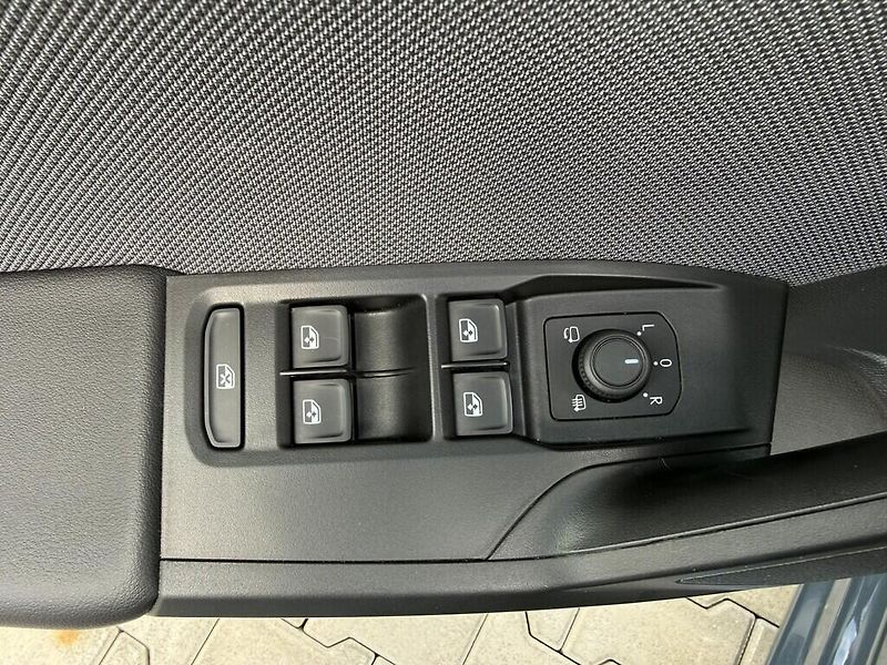 Seat Leon DSG 1,5 TSi 85 kW Style - fotka 18 z 23