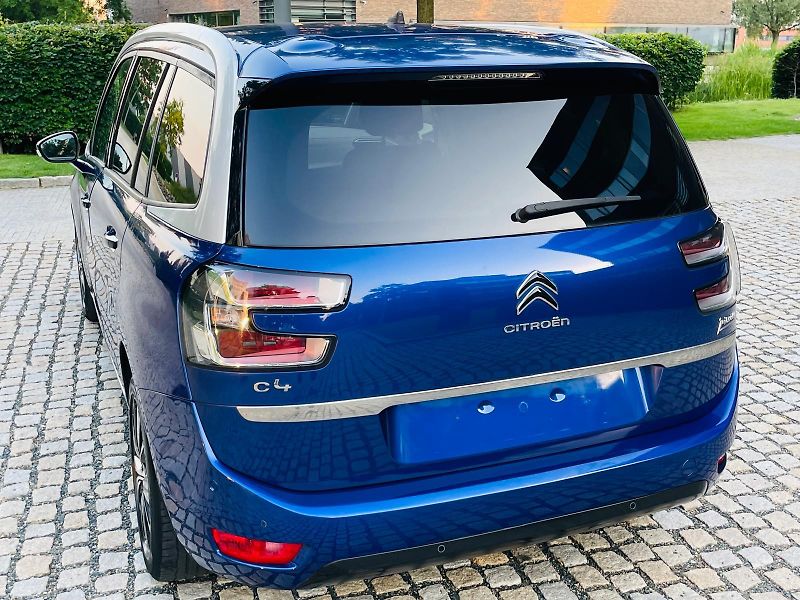 Citroën Grand C4 Picasso 2.0HDi MANUÁL 7MÍST SENZORY - fotka 16 z 46